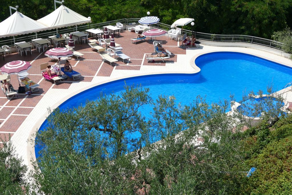 Hotel L'Ulivo Mirabella Eclano Exterior foto